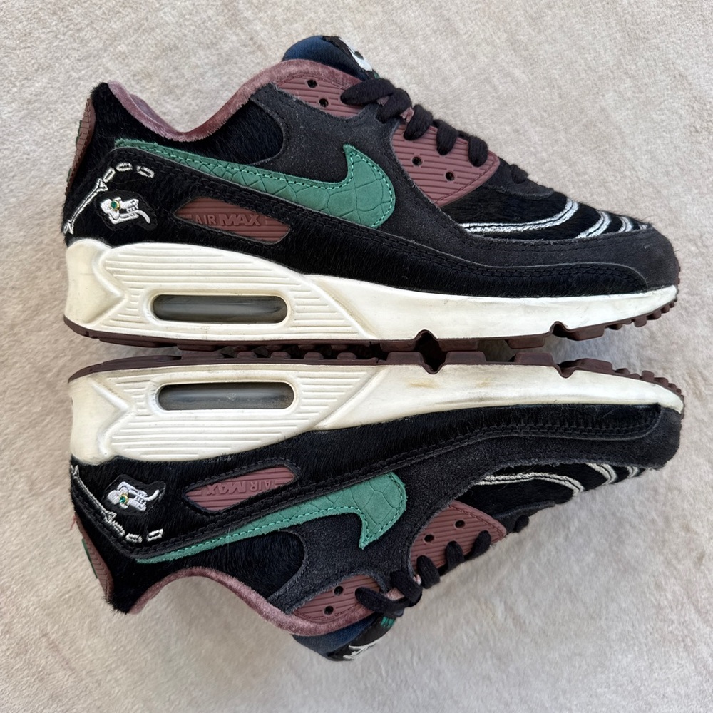 Nike Air Max 90 SE Siempre Familia Day of the Dead Skeleton Black Fur 8W